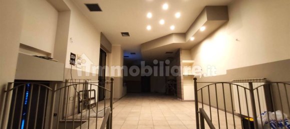 3-Zimmer Gewerbliche Immobilie in Saronno, Italy, Nr. 138799 7