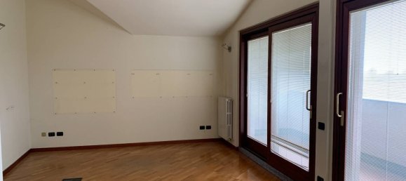 90m² Office in Tribiano, Italy No. 109256 9