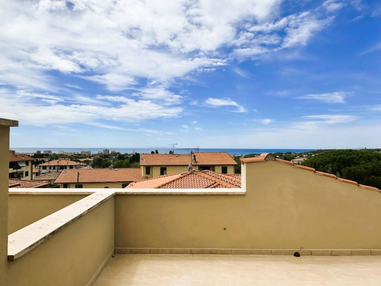 3 rooms Apartment in Rosignano Marittimo, Italy No. 300878