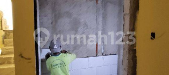 4 bedrooms House in Kebon Jeruk, Indonesia No. 1369 15