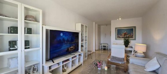 Apartamento de 3 dormitorios en Marbella, Spain No. 176160 2
