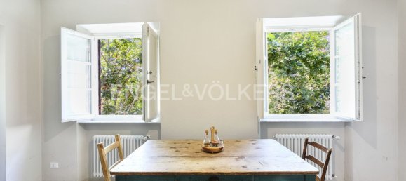 8 rooms Apartment in Lucca, Italy No. 291019 11