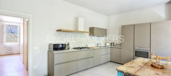 8 rooms Apartment in Lucca, Italy No. 291019 12