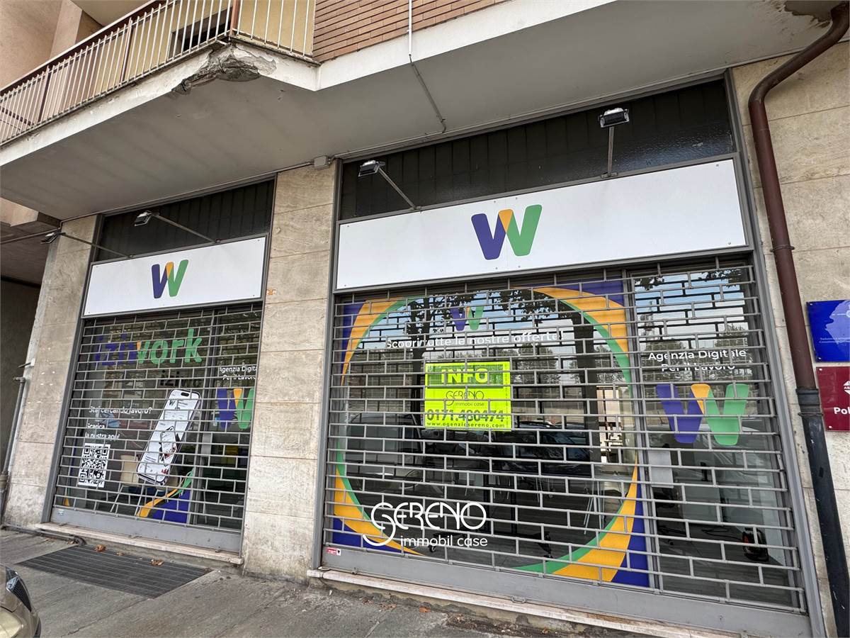 Propiedad comercial de 3 habitaciónes en Cuneo, Italy No. 328968