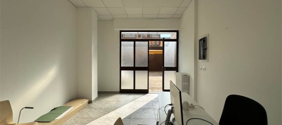 Propiedad comercial de 3 habitaciónes en Cuneo, Italy No. 328968 7