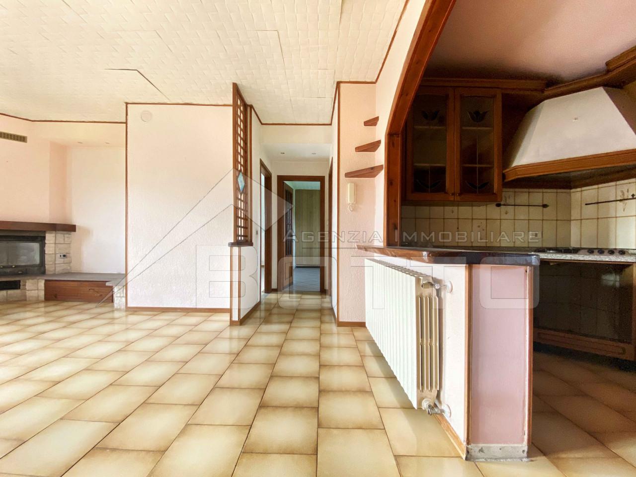 5 rooms House in Cureggio, Italy No. 228234