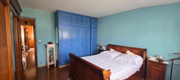 3 bedrooms House in Lesigny, France No. 186780 5