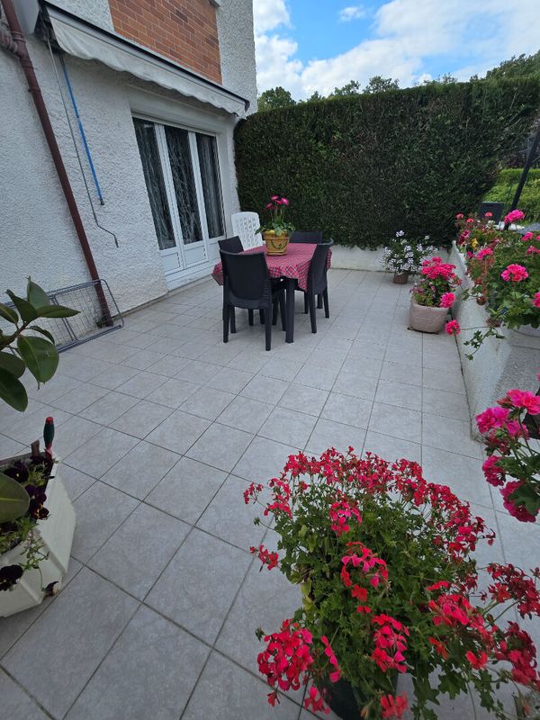 3 bedrooms House in Lesigny, France No. 186780