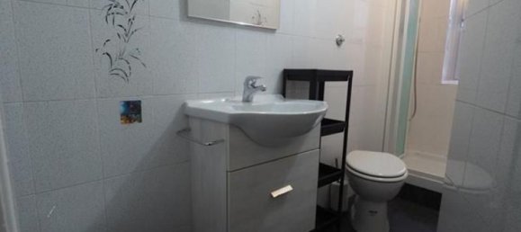 2-salle Appartement à Trieste, Italy No. 230090 15