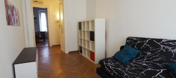 2-salle Appartement à Trieste, Italy No. 230090 5
