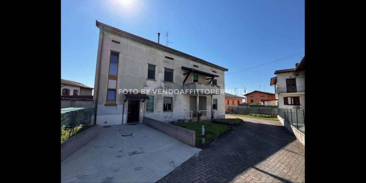 7 rooms Villa in Cividate al Piano, Italy No. 165229