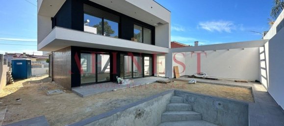 4 bedrooms House in Corroios, Portugal No. 142440 5