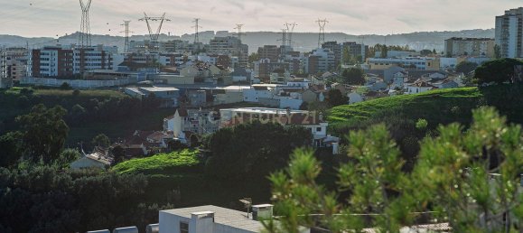 Квартира с 3 спальнями в Одивелаш, Португалия № 126227 17