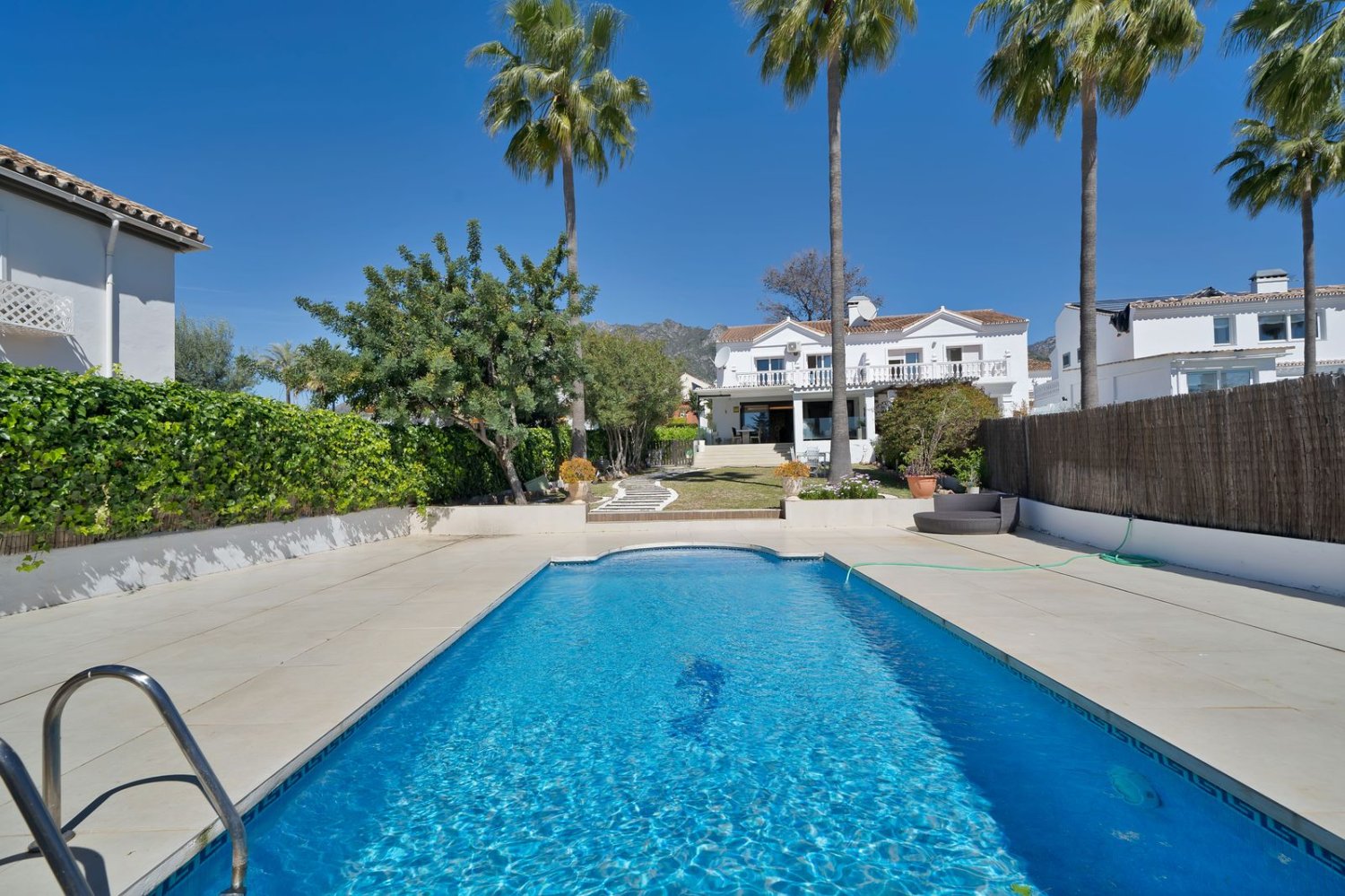 4 bedrooms Villa in Marbella, Spain No. 147573
