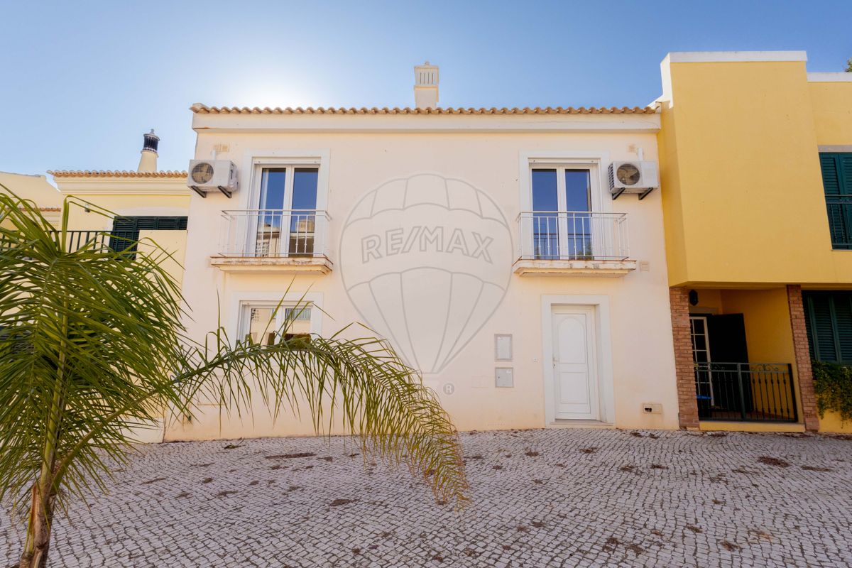 3 bedrooms Villa in Quarteira, Portugal No. 33489
