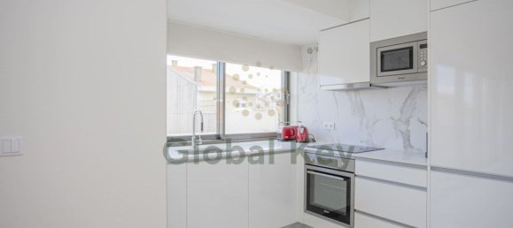3 bedrooms Apartment in Porto, Portugal No. 97138 12