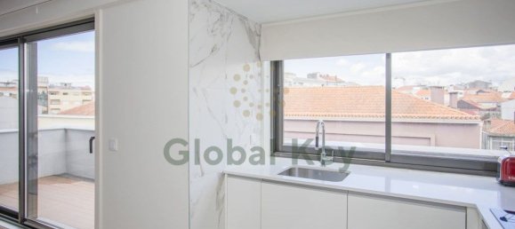 3 bedrooms Apartment in Porto, Portugal No. 97138 10