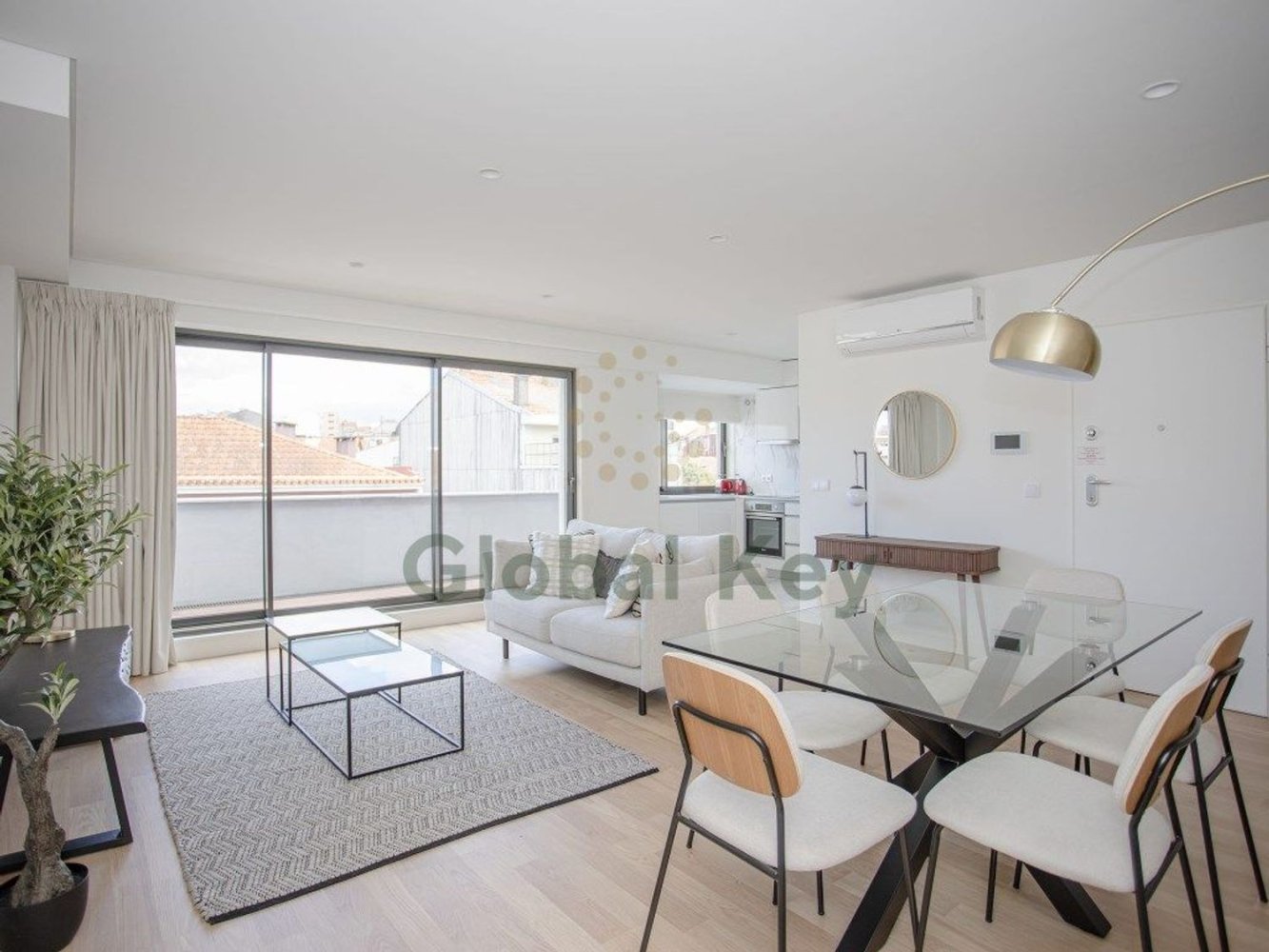 3 bedrooms Apartment in Porto, Portugal No. 97138