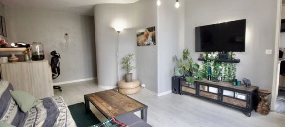 2 rooms Apartment in Elancourt, France No. 280055 3