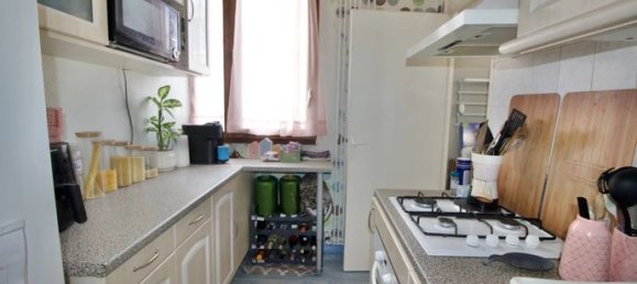 2 rooms Apartment in Elancourt, France No. 280055 6