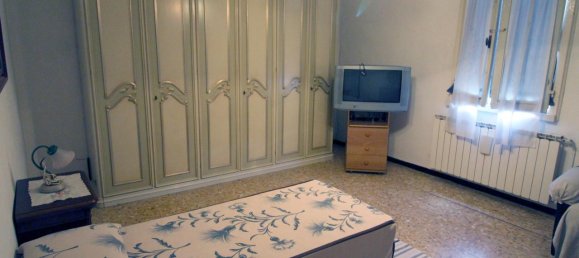 Casa de 14 divisões em San Giovanni Valdarno, Italy N.º 230715 19