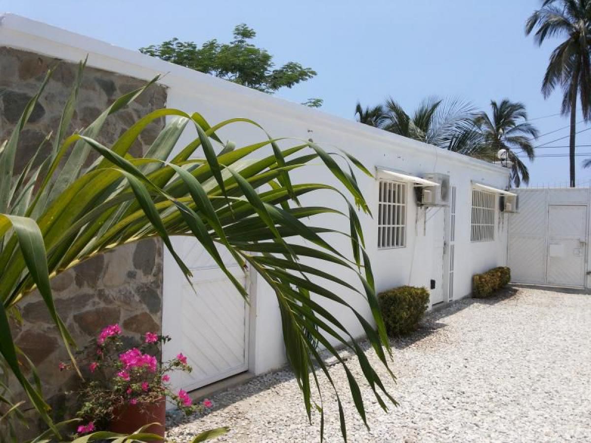 3 bedrooms House in Guadalajara de Buga, Colombia No. 2996