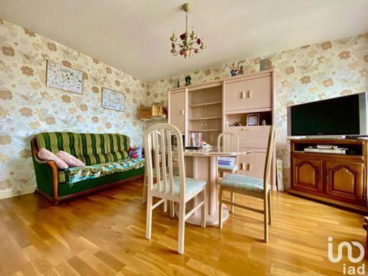 Studio in the Condo in Dijon, France No. 9690