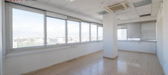 Oficina de 5 habitaciónes en Nicosia, Cyprus No. 26009 3