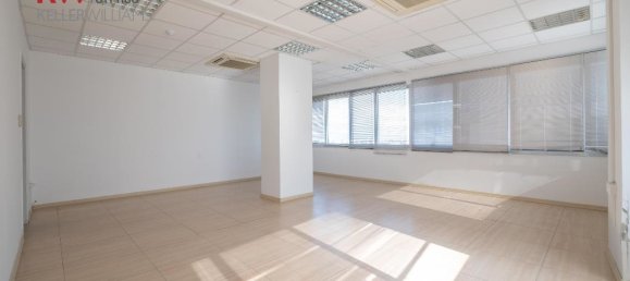 Oficina de 5 habitaciónes en Nicosia, Cyprus No. 26009 2