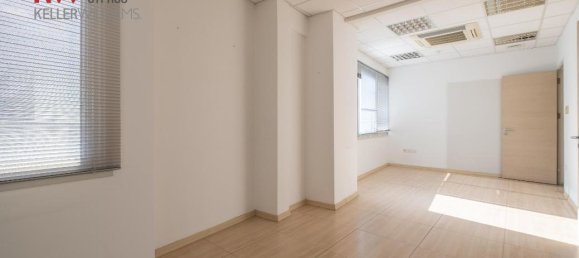 Oficina de 5 habitaciónes en Nicosia, Cyprus No. 26009 4