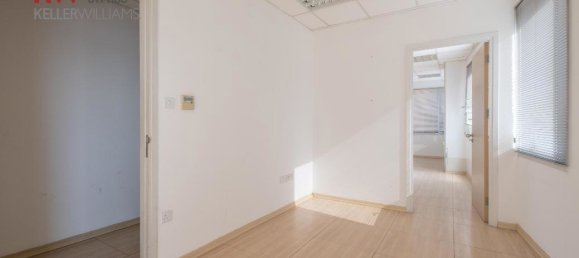 Oficina de 5 habitaciónes en Nicosia, Cyprus No. 26009 6