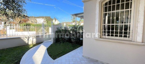 Villa de 2 dormitorios en Pietrasanta, Italy No. 227883 3