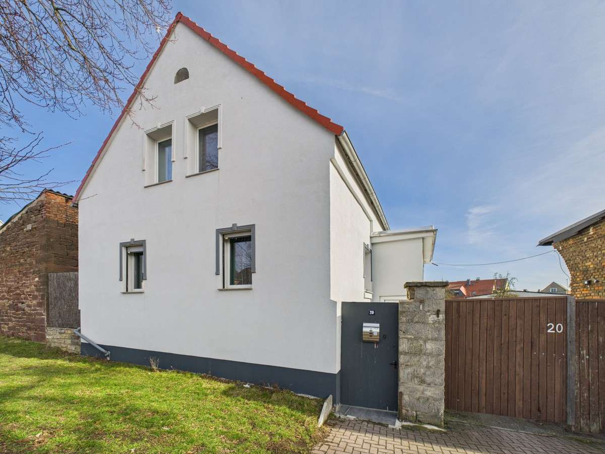 4 bedrooms House in Saalekreis, Germany No. 13228