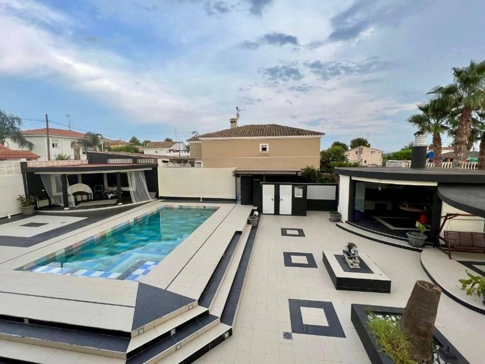 6 bedrooms Villa in Valencia, Spain No. 190918