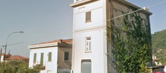 Здание 563м² в Пьетрасанта, Италия № 158740 2