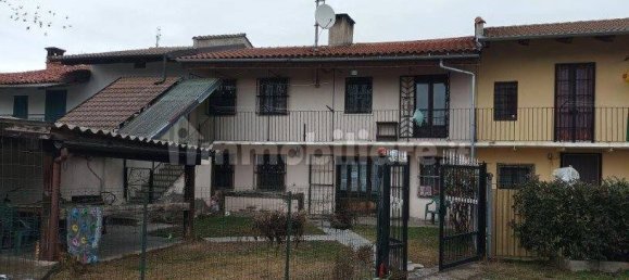 3 bedrooms Apartment in Cavour, Italy No. 315227 2