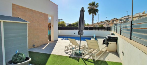 3 bedrooms House in Alicante, Spain No. 182063 9