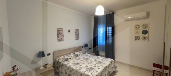 3 rooms Apartment in Bari, Italy No. 32790 32