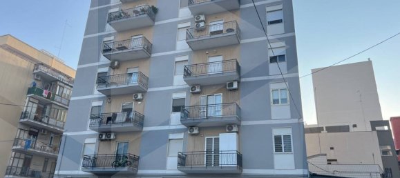 3 rooms Apartment in Bari, Italy No. 32790 4