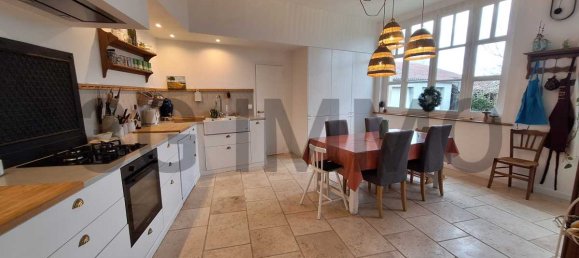 Villa de 5 dormitorios en Loudun, France No. 197335 34