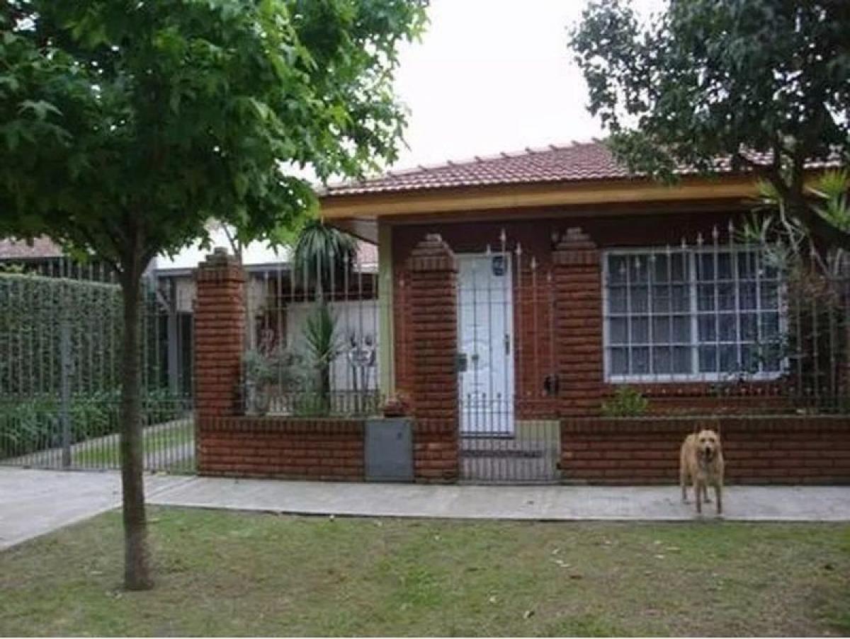 2 bedrooms House in Berazategui, Argentina No. 5179