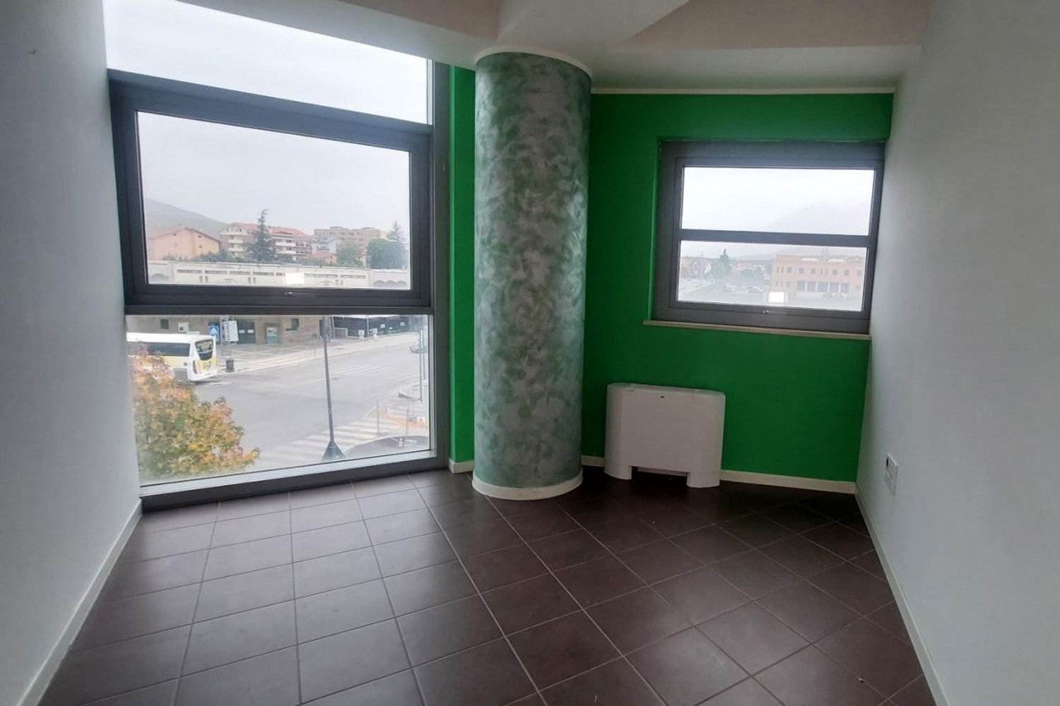 Oficina en Avezzano, Italy 177 m² No. 371537