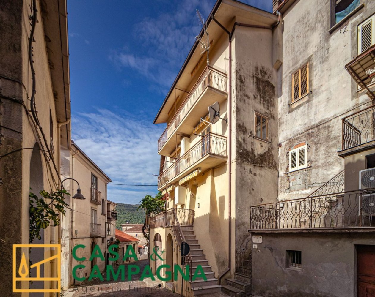 Дом с 6 спальнями в Каприати а Вольтурно, Италия № 325647