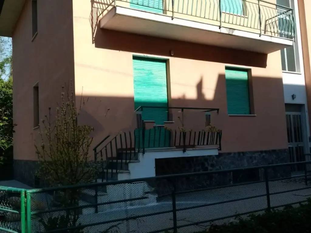 3 rooms Apartment in Carro, Italy No. 84256