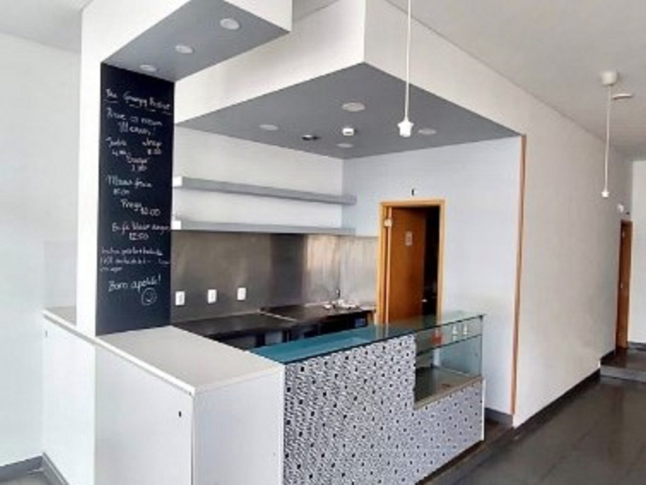 66m² Commercial property in Aveiro, Portugal No. 81163