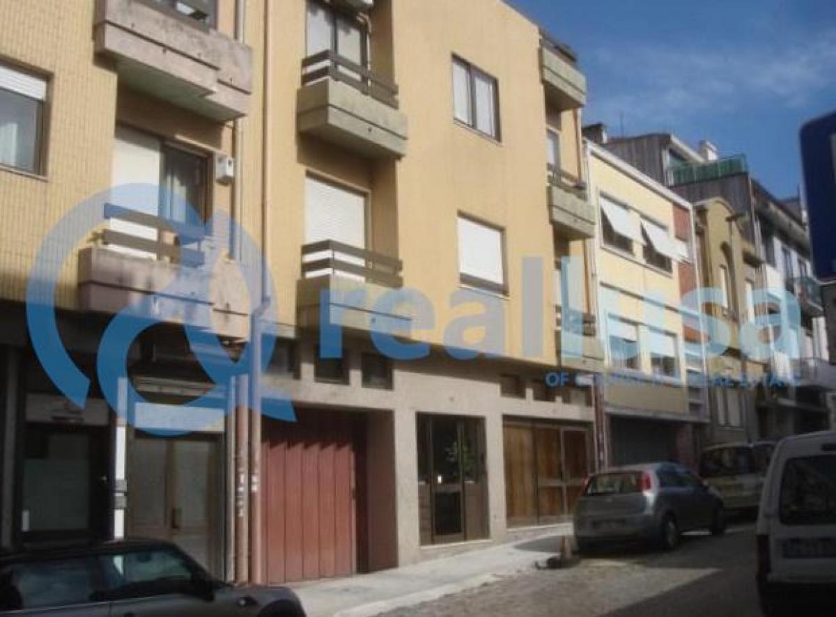 Laden in Porto, Portugal 190m², Nr. 8128