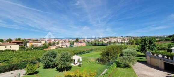 3 bedrooms Villa in Caldiero, Italy No. 370380 8