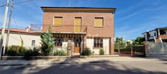 3 bedrooms Villa in Caldiero, Italy No. 370380 3