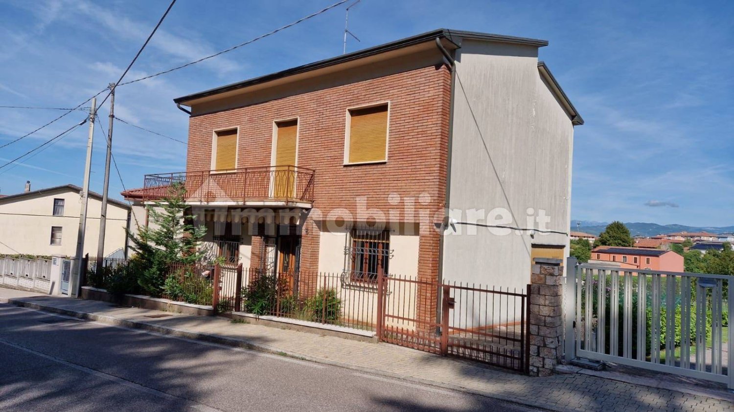 3 bedrooms Villa in Caldiero, Italy No. 370380