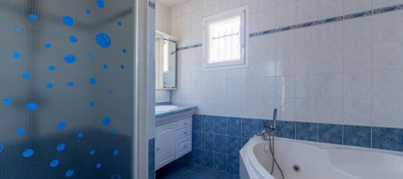 4 bedrooms House in Rhone, France No. 289670 6